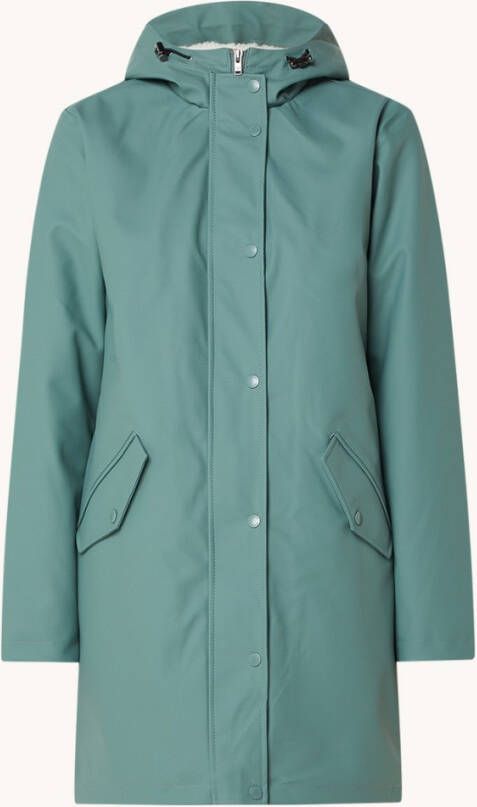 America Today Janice regenjas met teddy voering